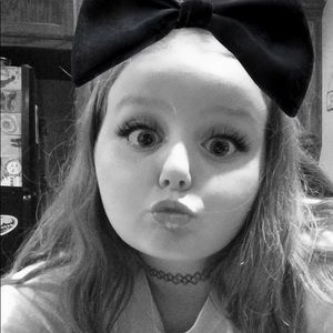 Meet your Posher, Elyssa